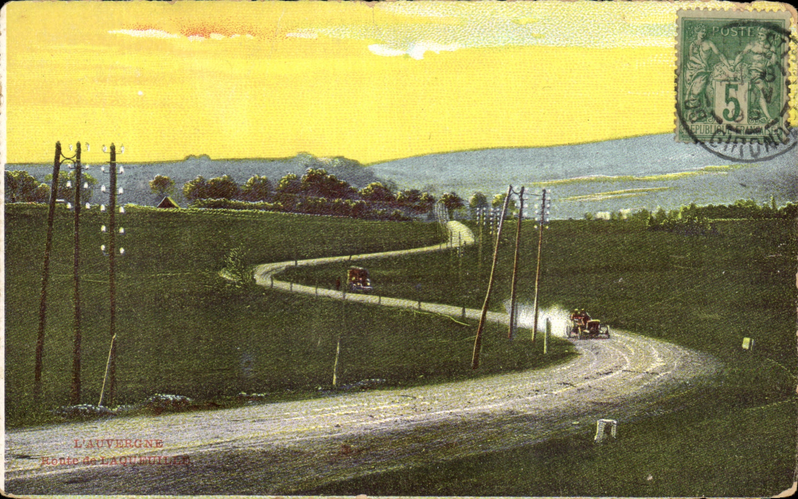 CPA L'Auvergne Route de Laquelle Automobile