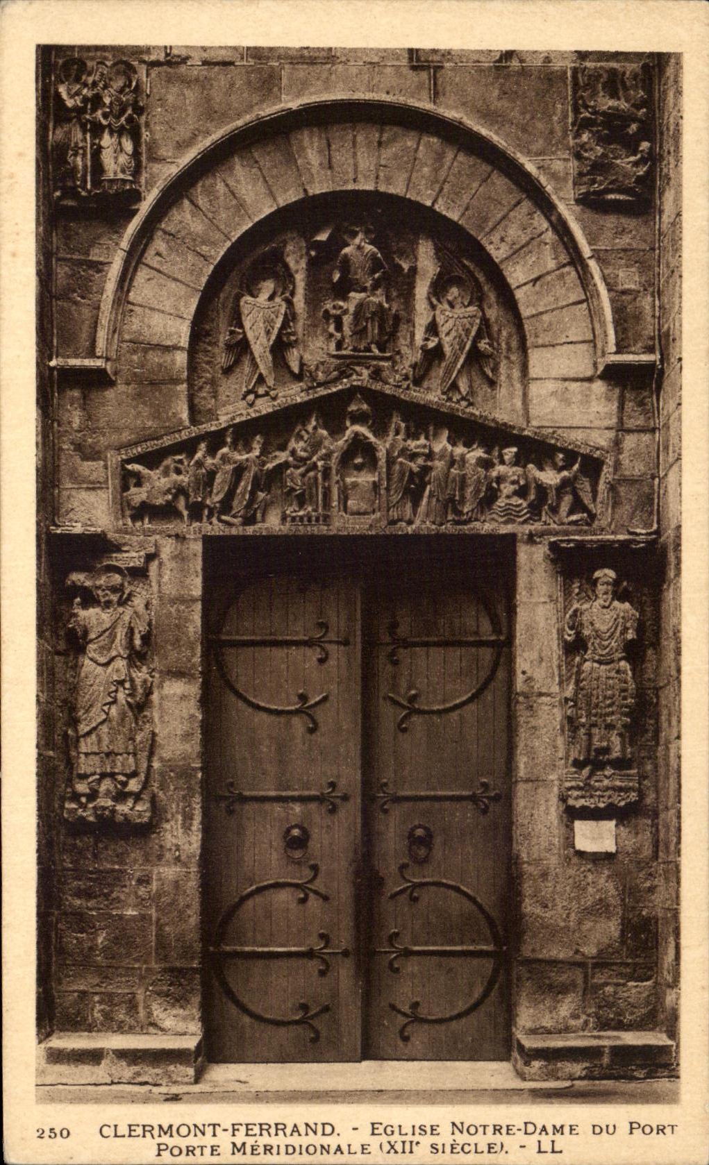 Clermont-Ferrand — Porte méridionale de l'église Notre-Dame du Port (XIIe siècle) — LL n° 250