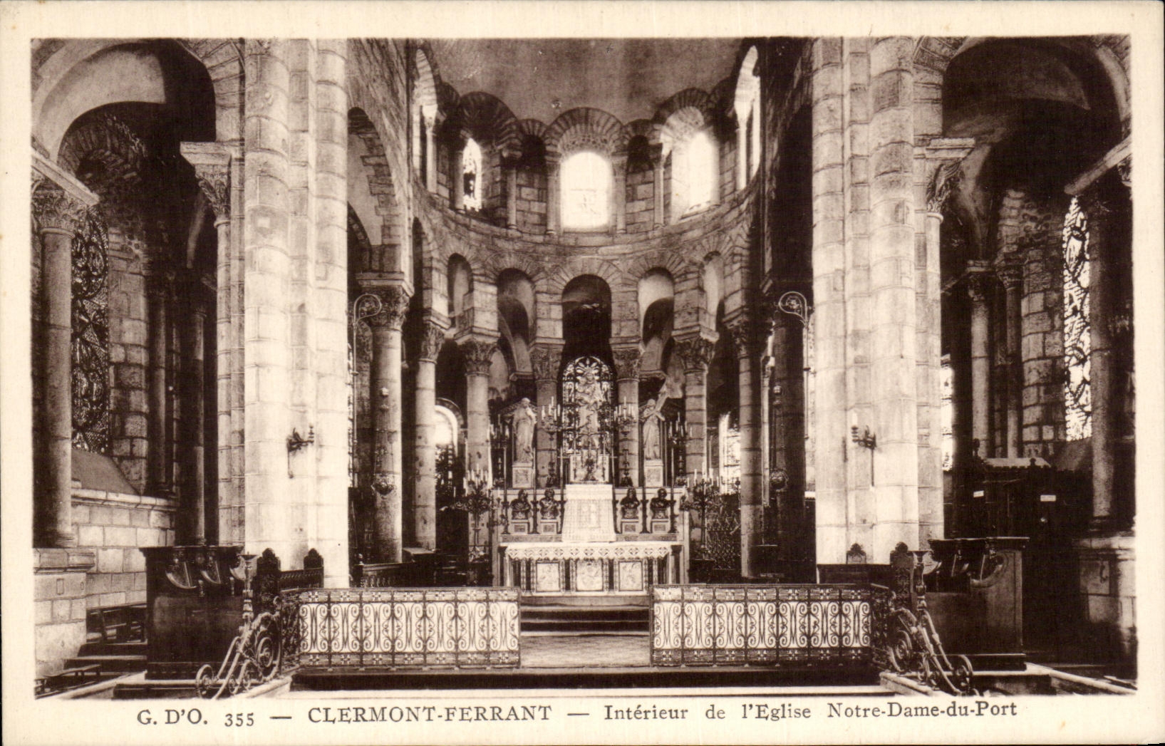 Clermont-Ferrand — Intérieur de l'Église Notre-Dame-du-Port — G.D'O. 355