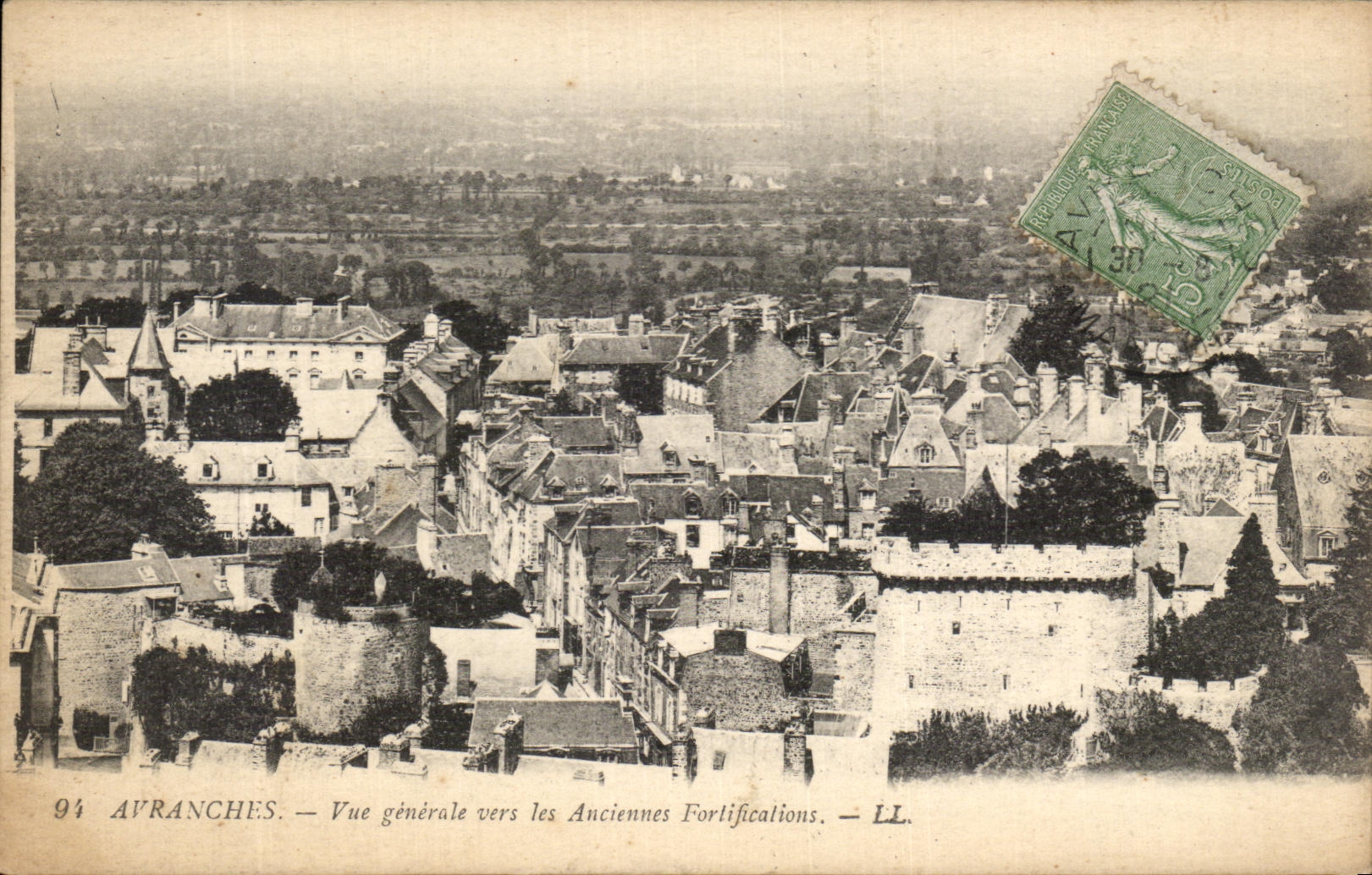 Avranches — Vue générale vers les Anciennes Fortifications — LL.