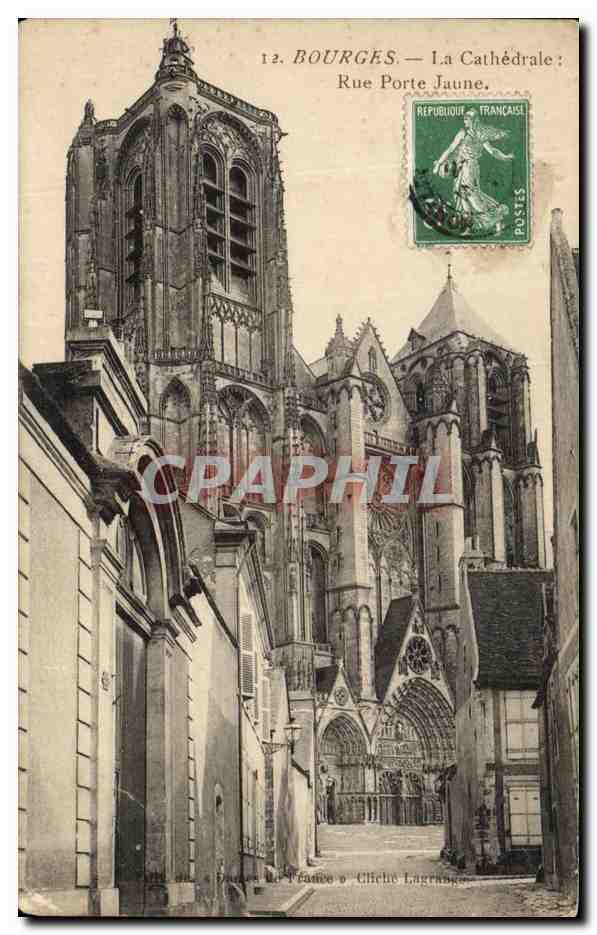 CPA Bourges La Cathedrale Rue Porte Jaune