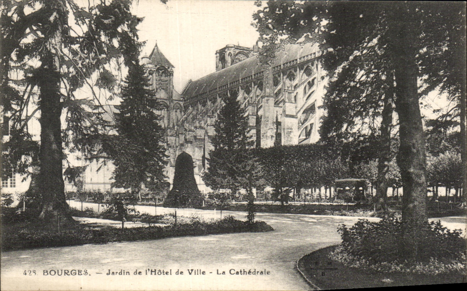Bourges — Jardin de l'Hôtel de Ville - La Cathédrale — éditeur non identifié, n° de série 429