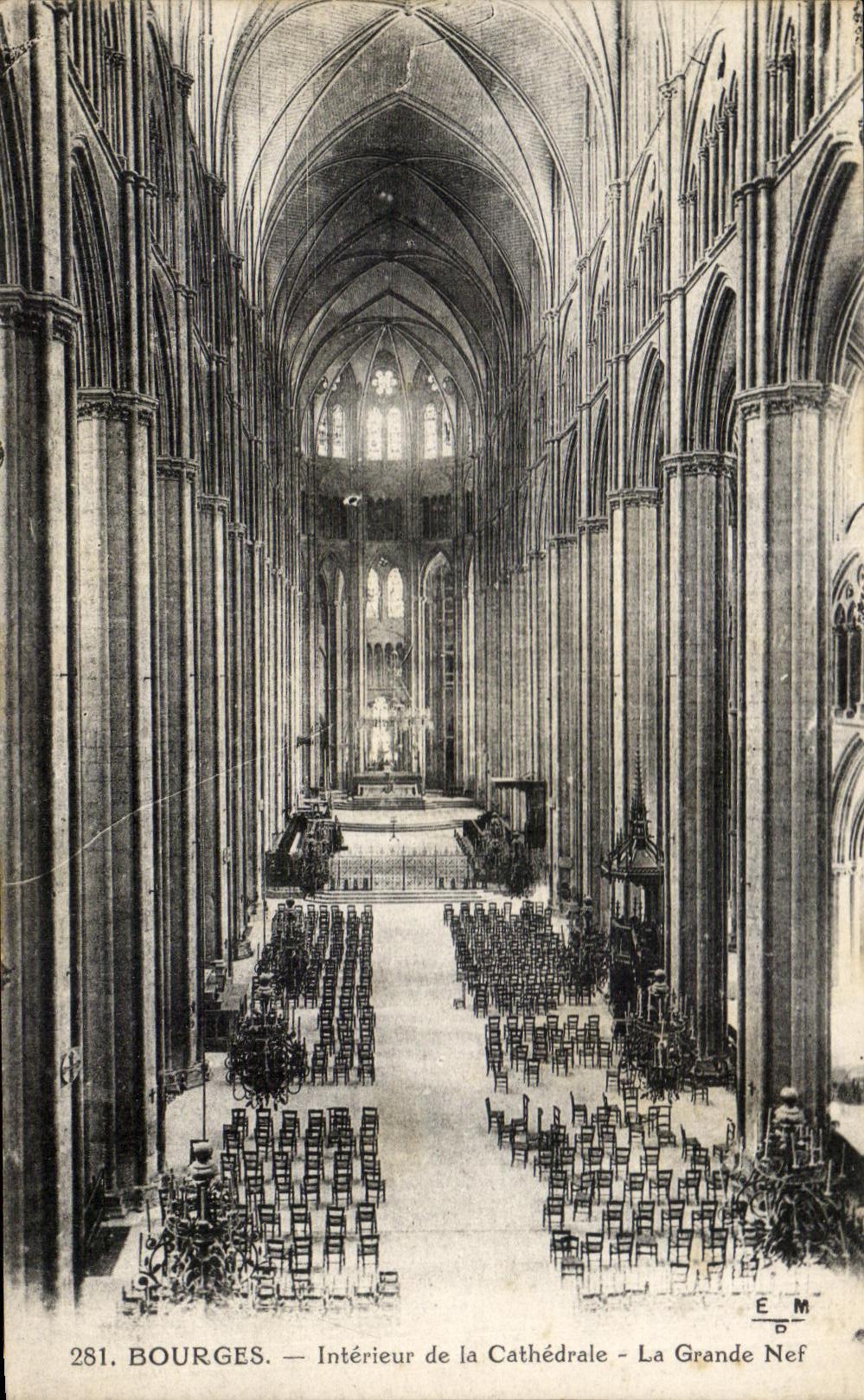 CPA Bourges Interieur De La Cathedrale La Grande Nef
