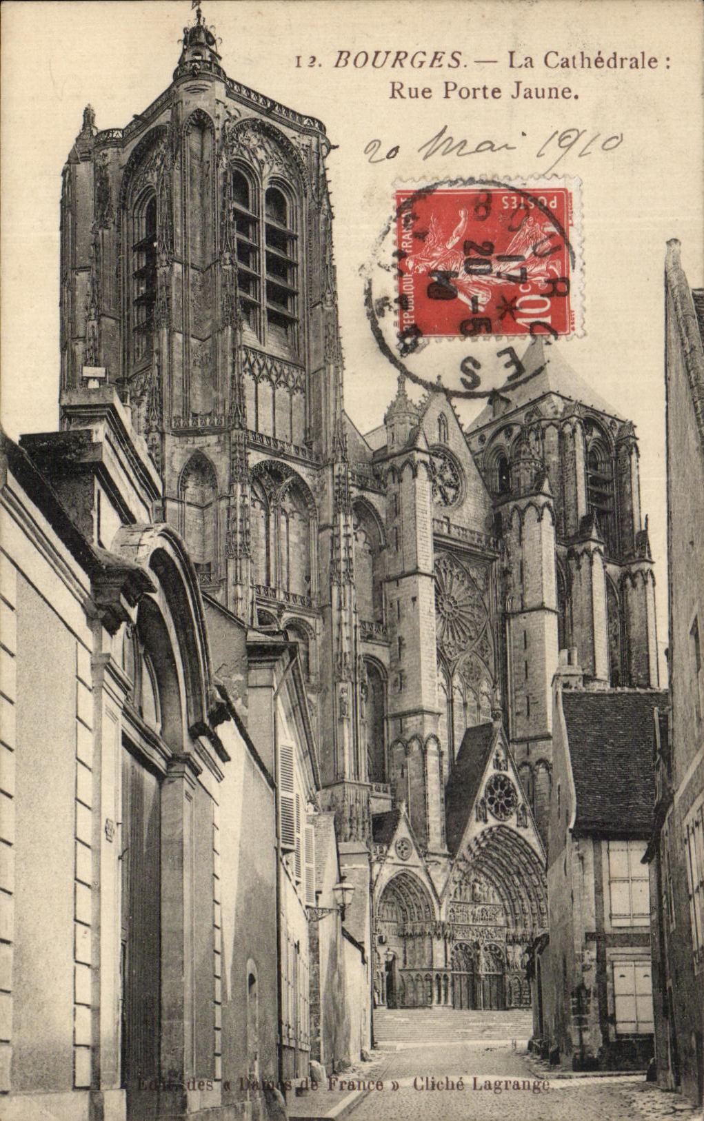 CPA Bourges La Cathedrale Rue Porte Jaune
