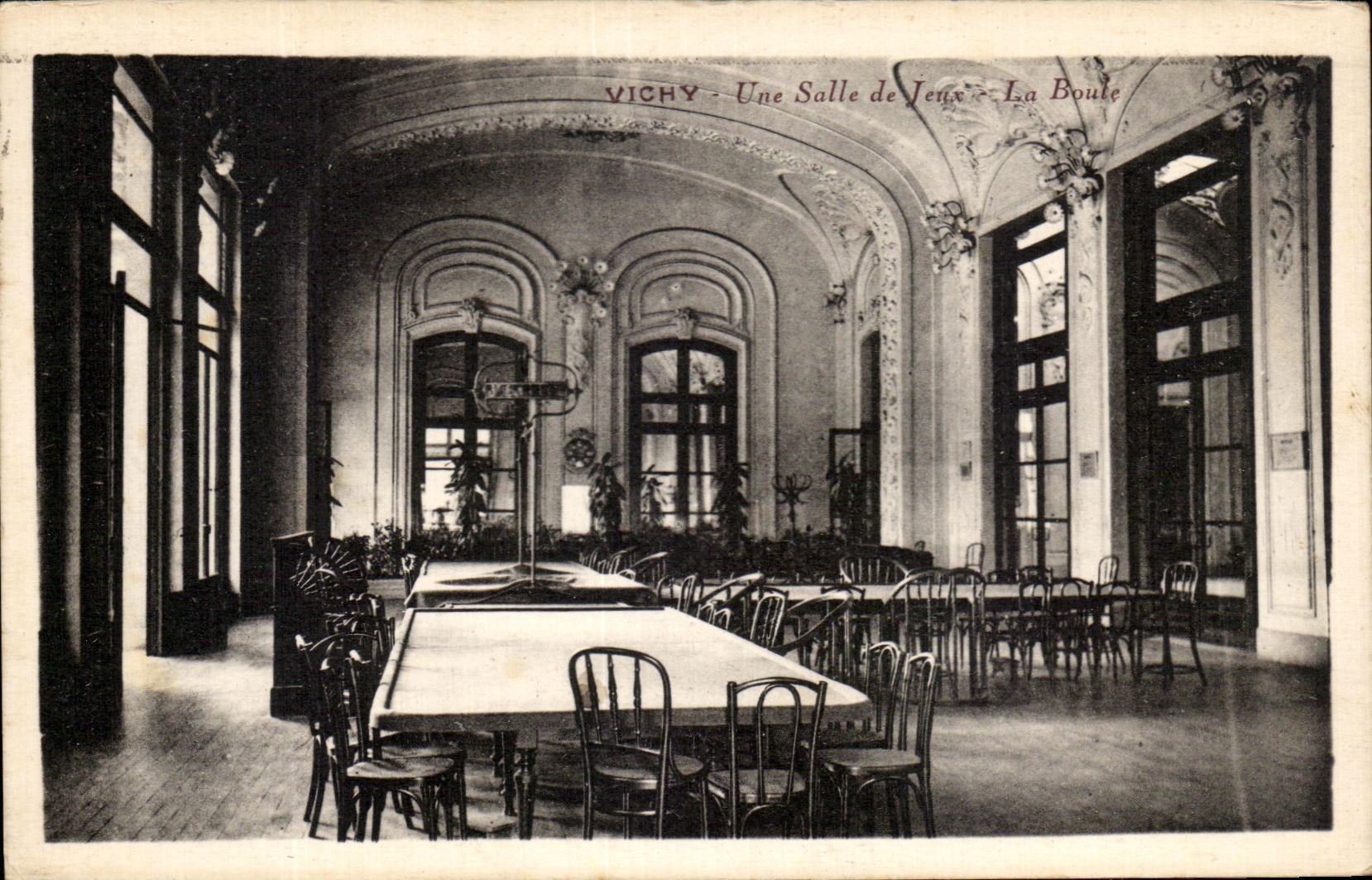 CPA Vichy Une Salle De Jeu La Boule