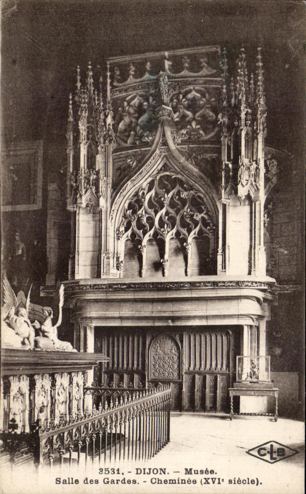 CPA Dijon Musee Salle des Gardes Cheminee