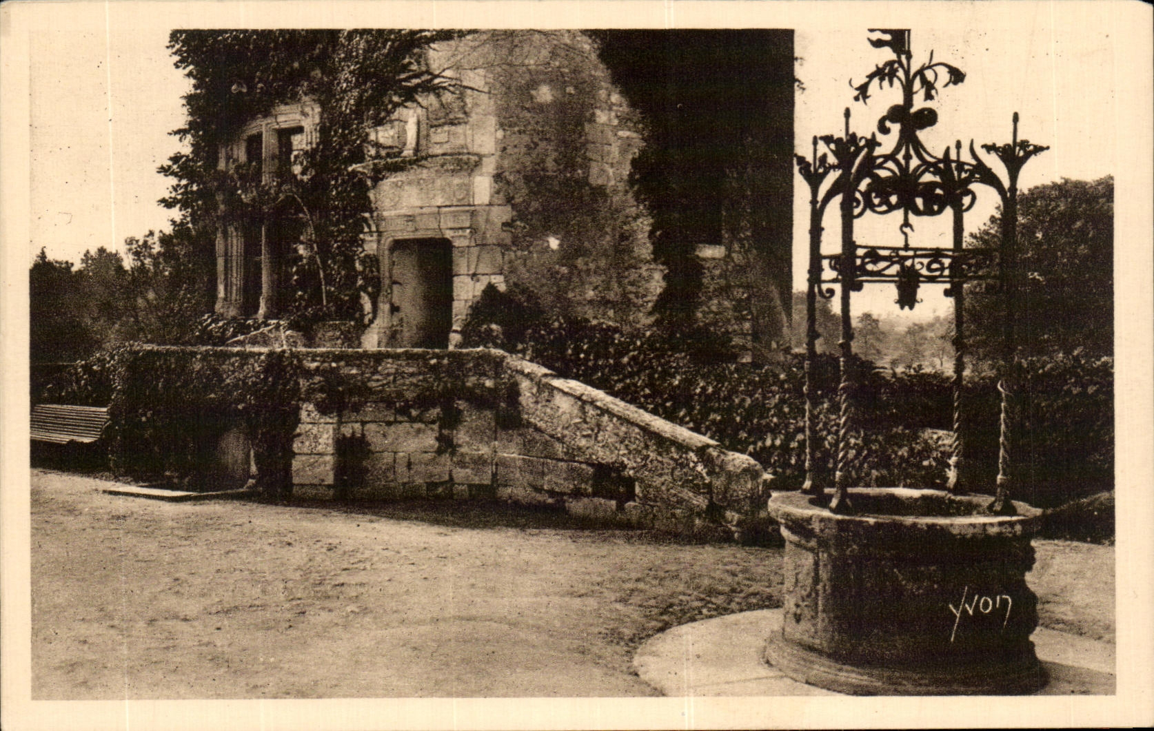 CPA La Douce France Chateaux De La Loire Chateau De Chenonceaux Le Vieux Puits