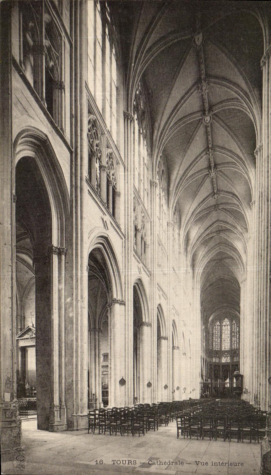 CPA Tours Cathedrale Vue Interieure