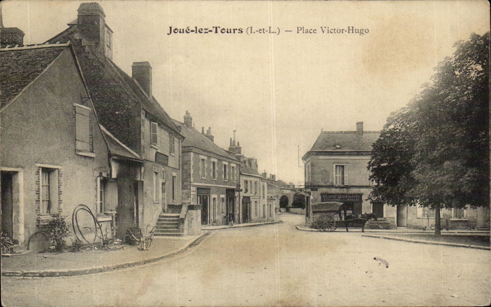CPA Joue Lez Tours Place Victor Hugo
