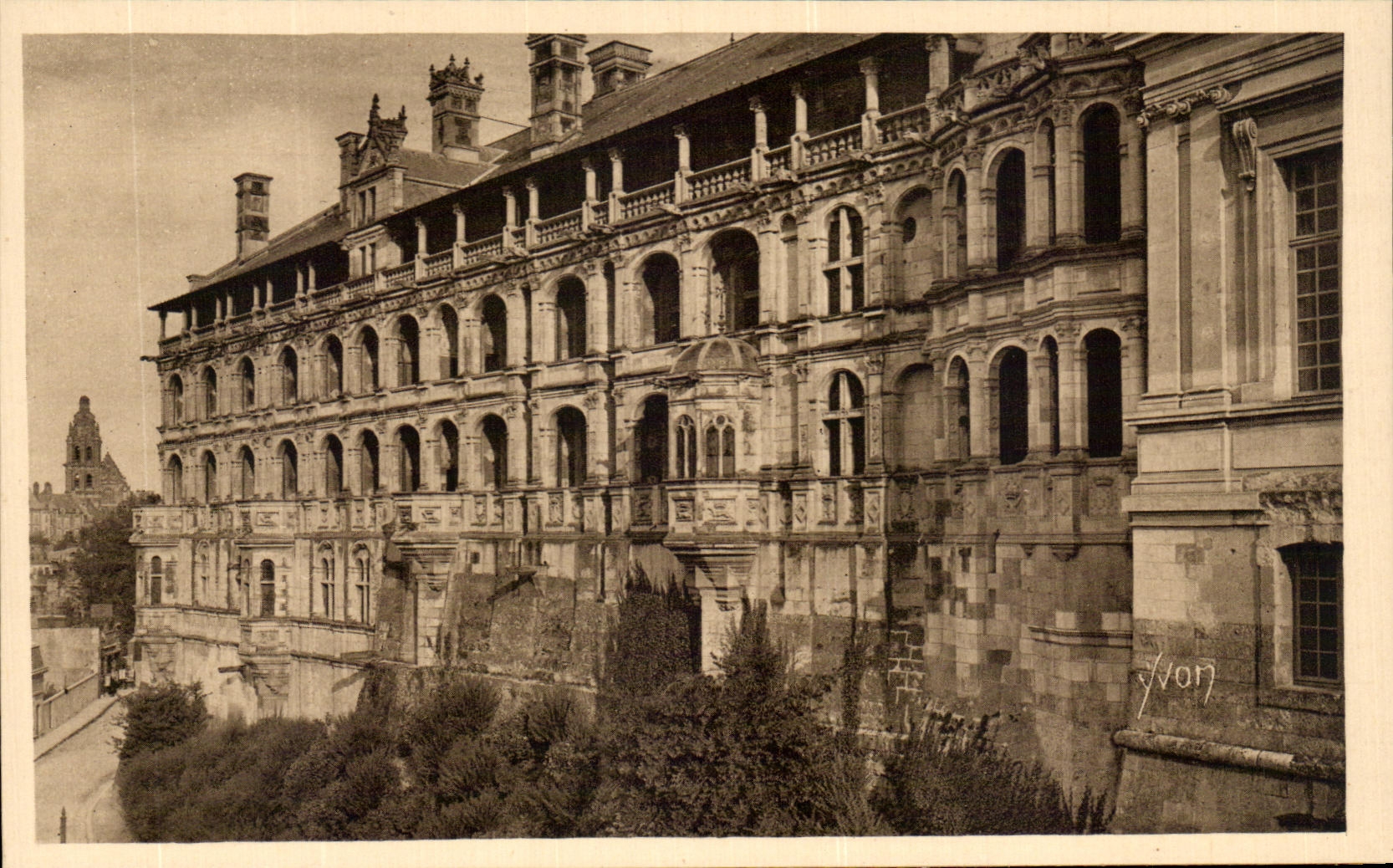 CPA La Chateau France Chateaux De La Loire Chateau De Blois Facade Francois