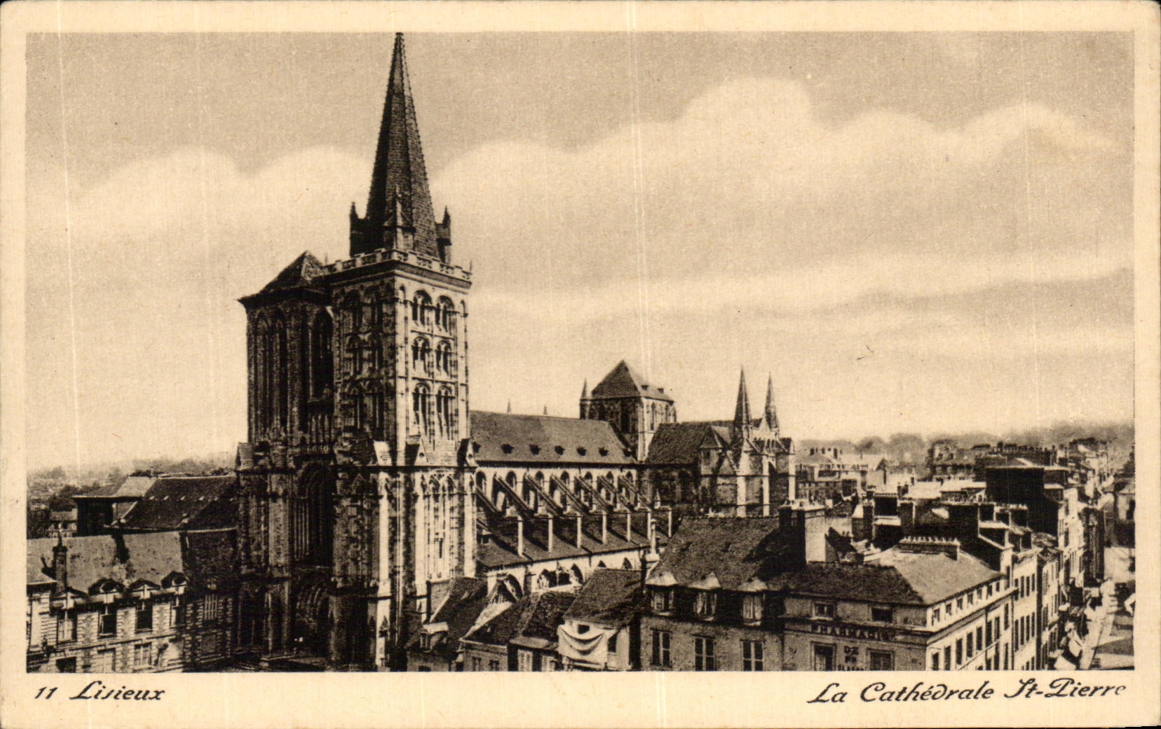 Lisieux — La Cathédrale Saint-Pierre — Éditeur : Phaladagni