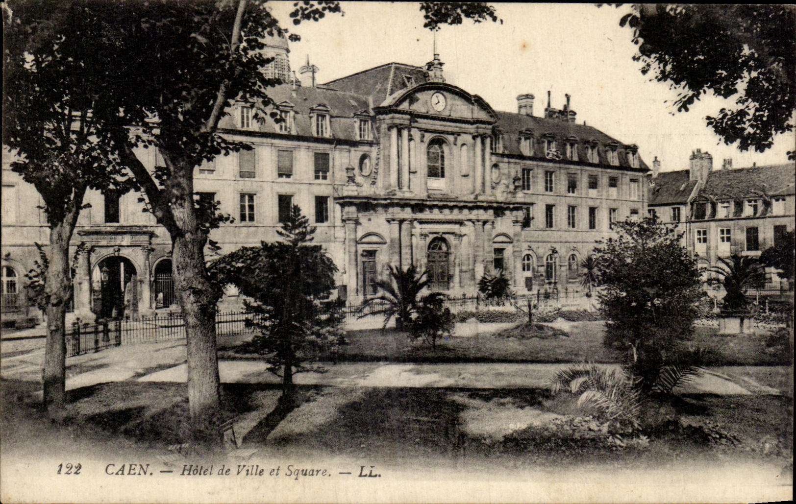 CPA Caen Hotel de Ville et Square