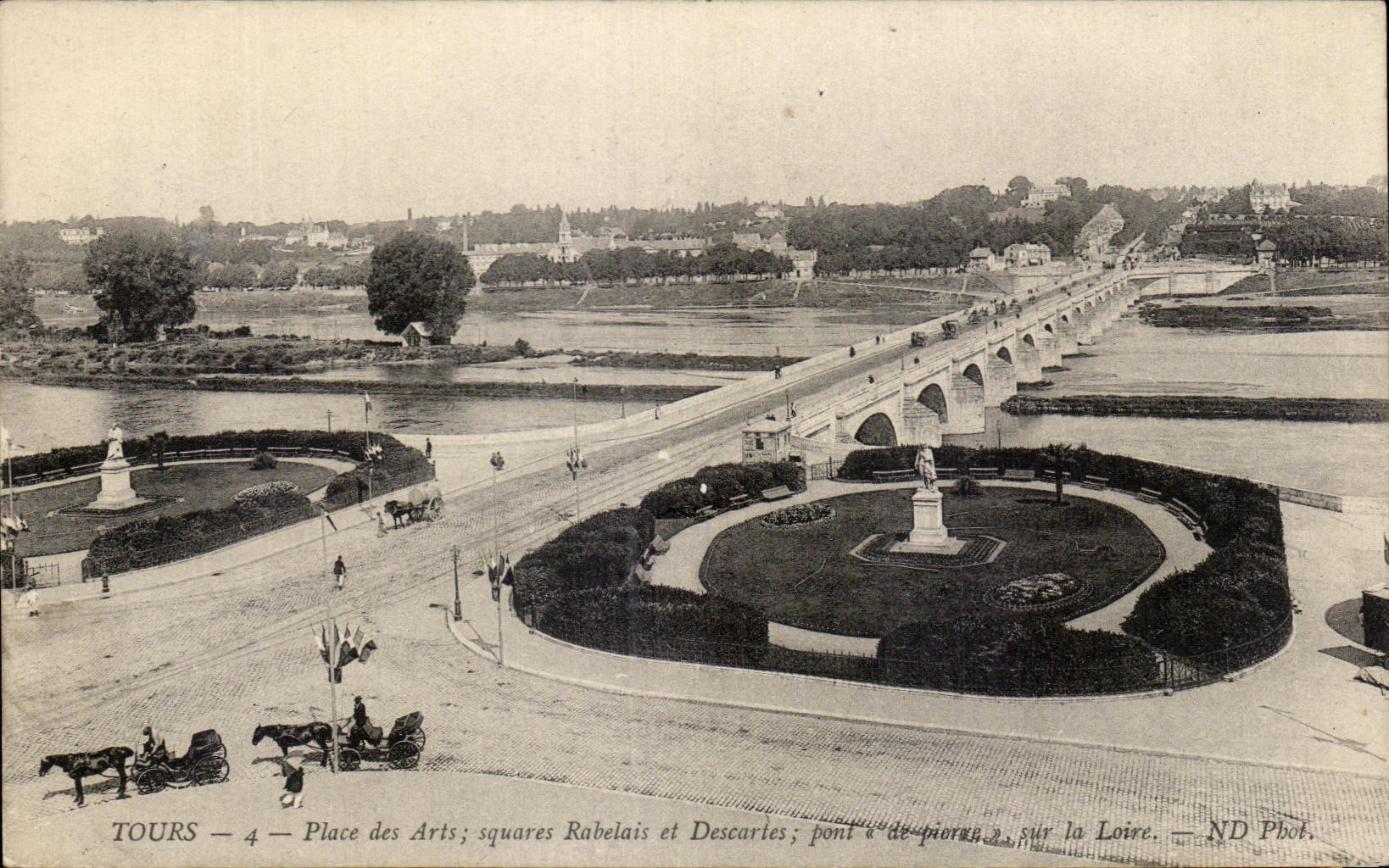 CPA Tours Place des Arts squares Robelais et Descartes pont de pieran la Loire