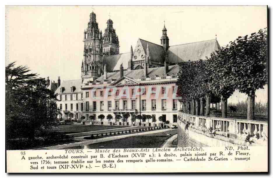 CPA Tours Musee des Beaux Arts A gauche archeveche construit par d'Eschaux a droite palais ajoute par