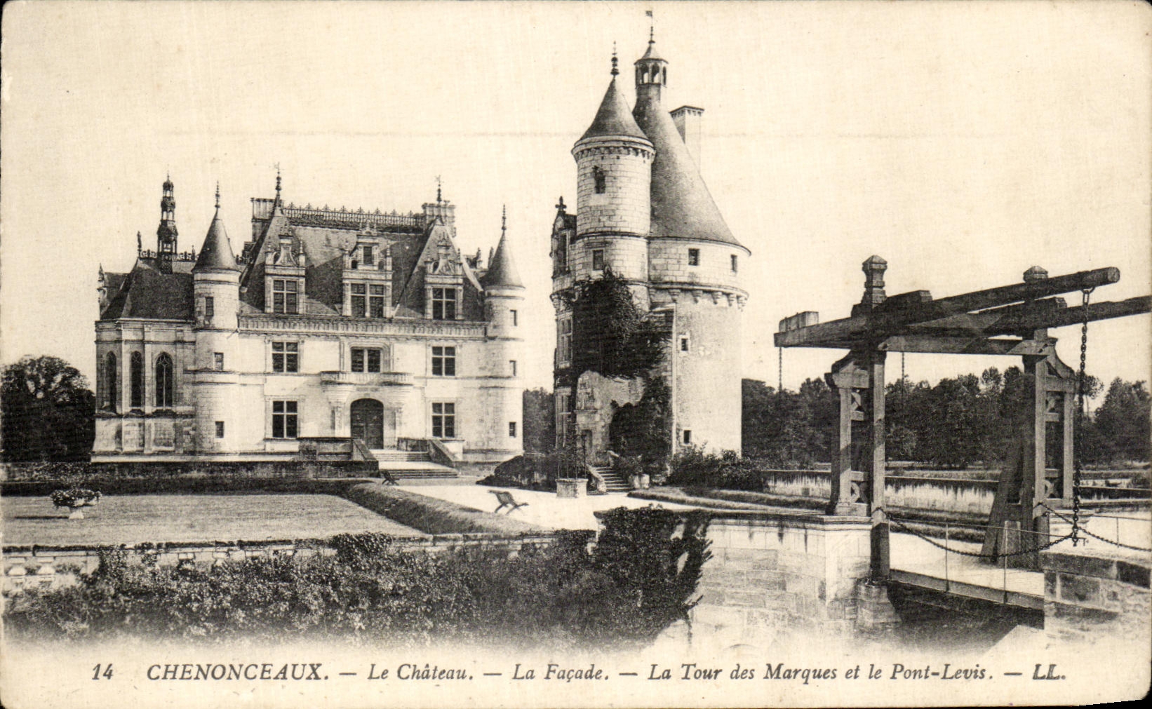 CPA Chenonceaux le Chateau La Facade la Tour des marques et la Pont Levis