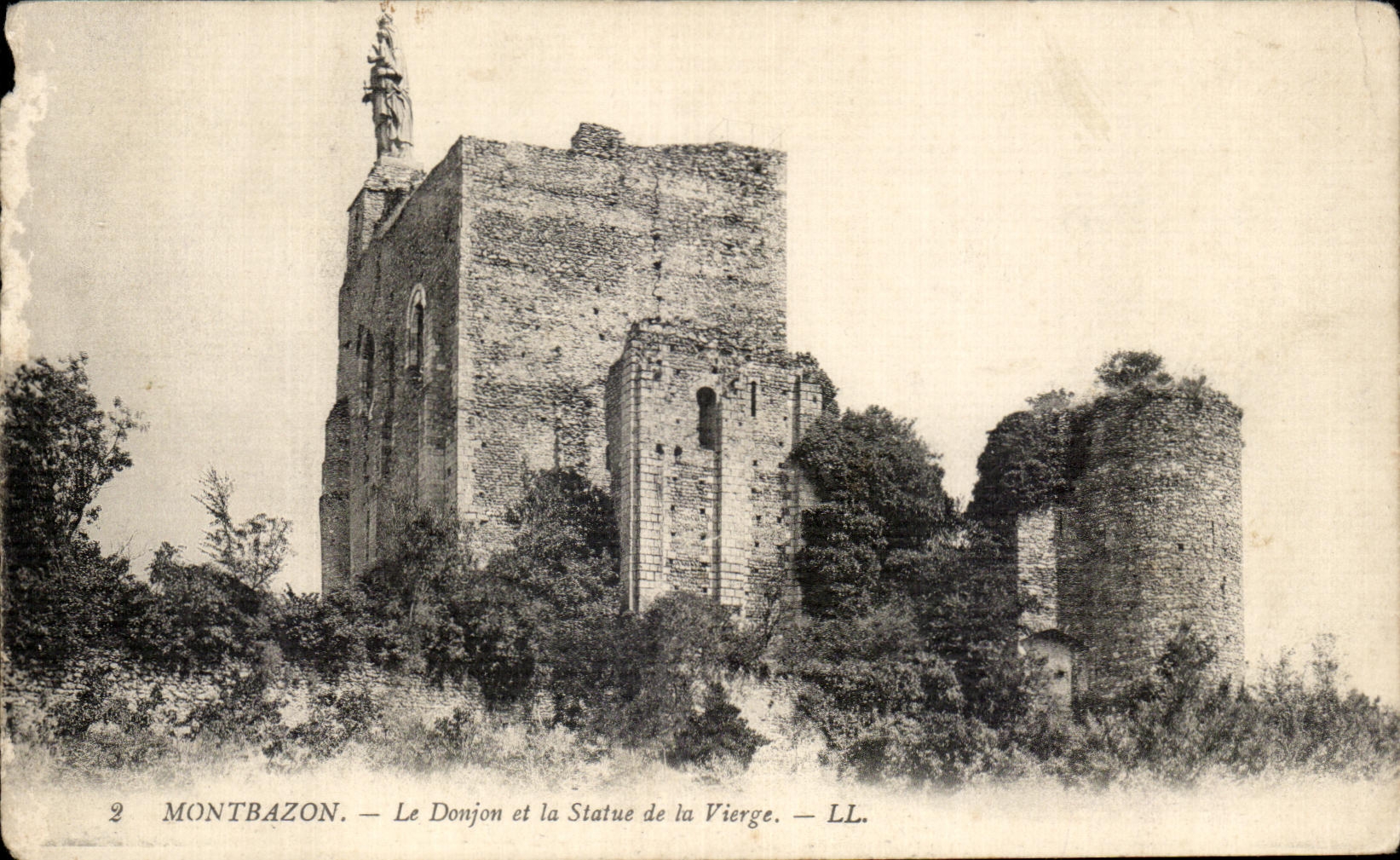 CPA Montbazon le Donjon et la Statue de la Vierge