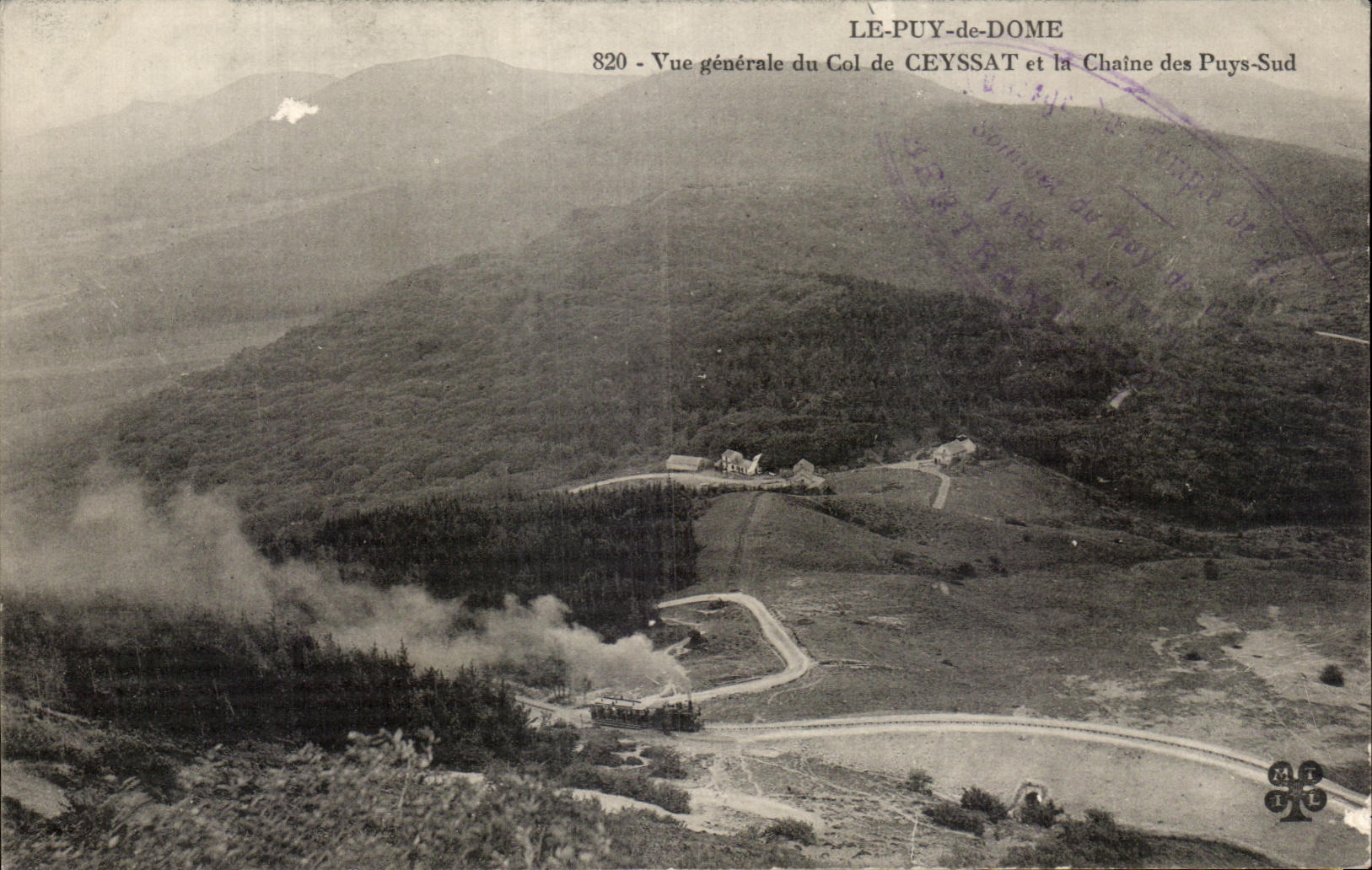 CPA Le Puy De Dome Vue Generale Du Col de Ceyssat Et La Chaine Des Puys Sud Train 