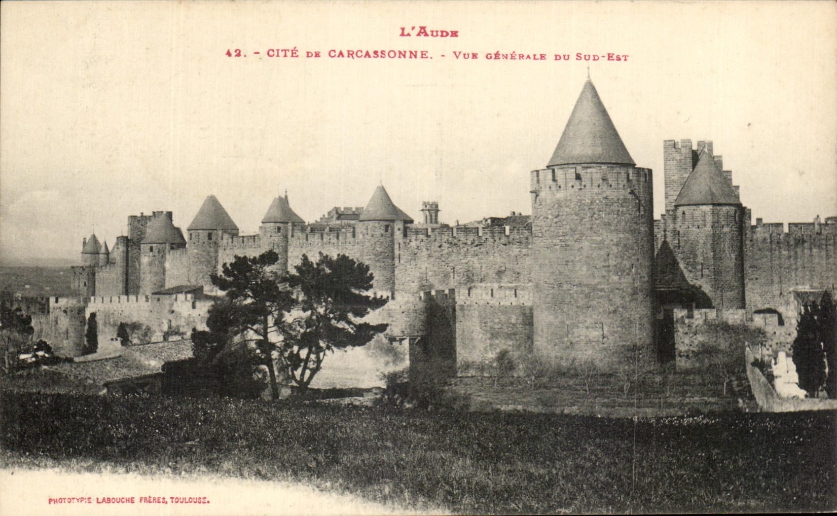 CPA Cite De Carcassonne Vue generale du Sud Est