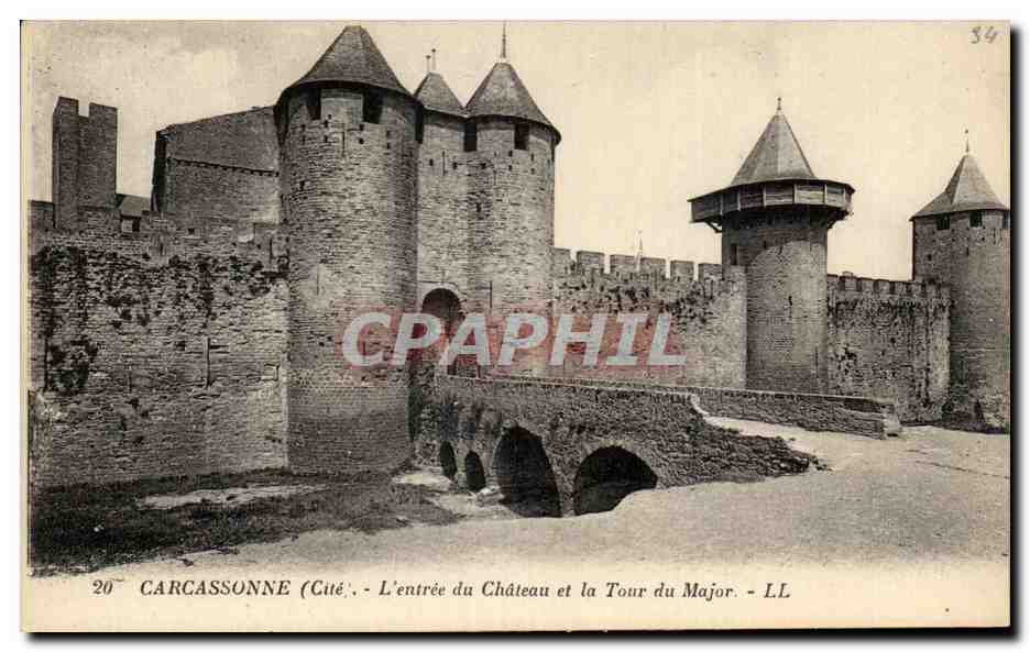 CPA Carcassonne L'entree du Chateau et la Tour du Major