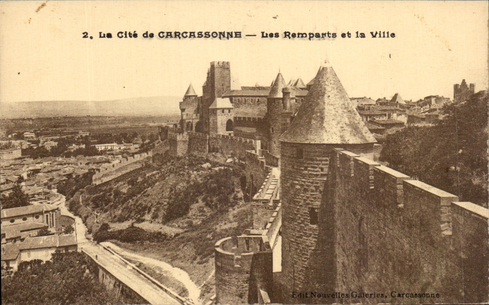 Cité de Carcassonne — Les Remparts et la Ville — Edit Nouvelles Galeries, Carcassonne