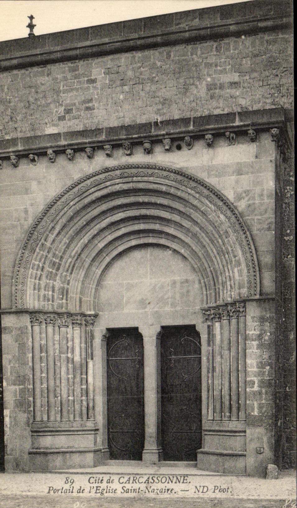 CPA Cite de Carcassonne Portail de L'Eglise Saint Nazaire