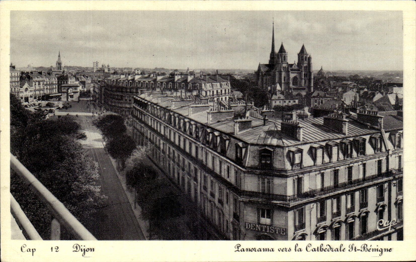 CPA Dijon Panorama vers La Cathedrale St Benigne