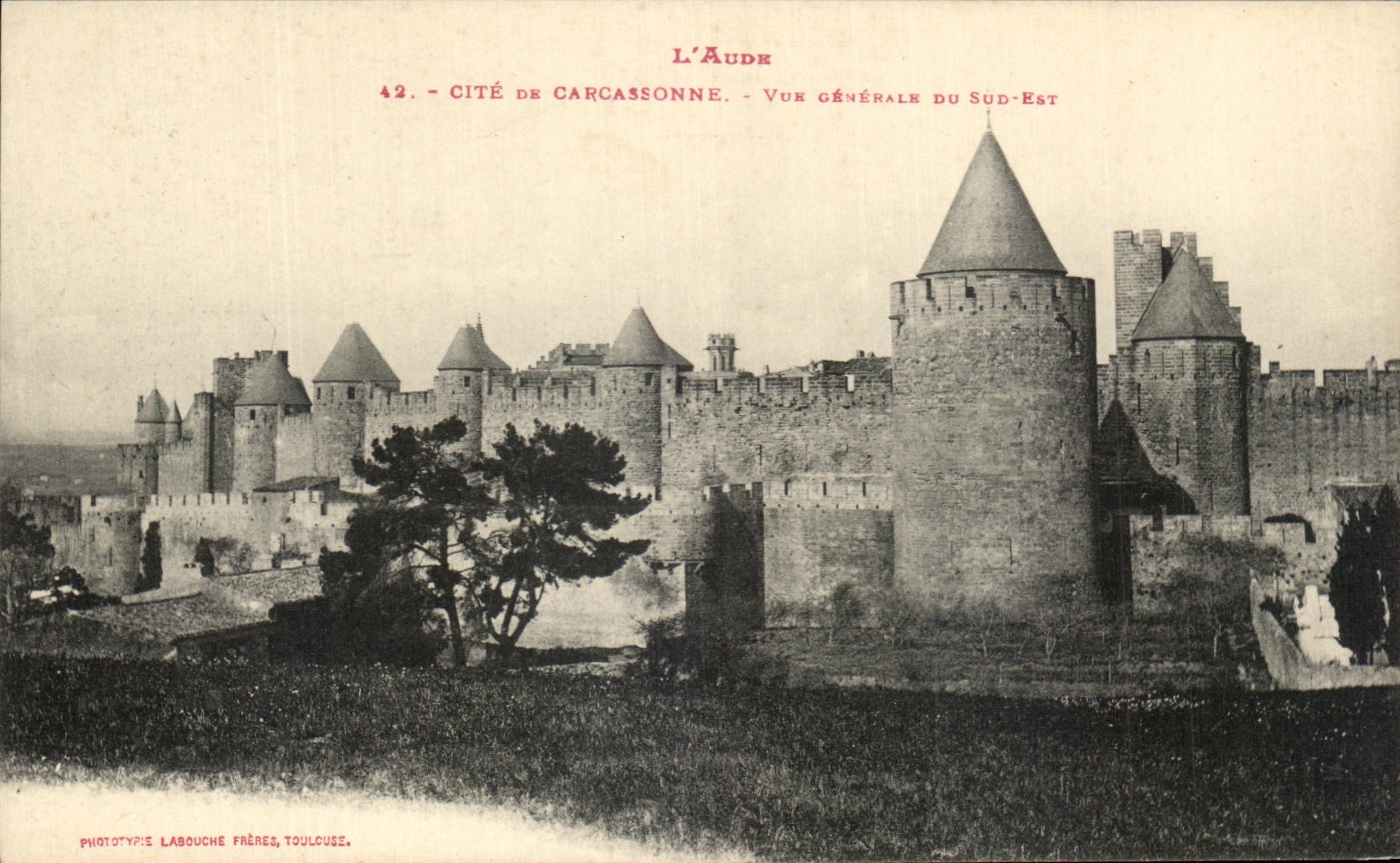 CPA La Cite de Carcassonne Vue Generale Du Sud Est