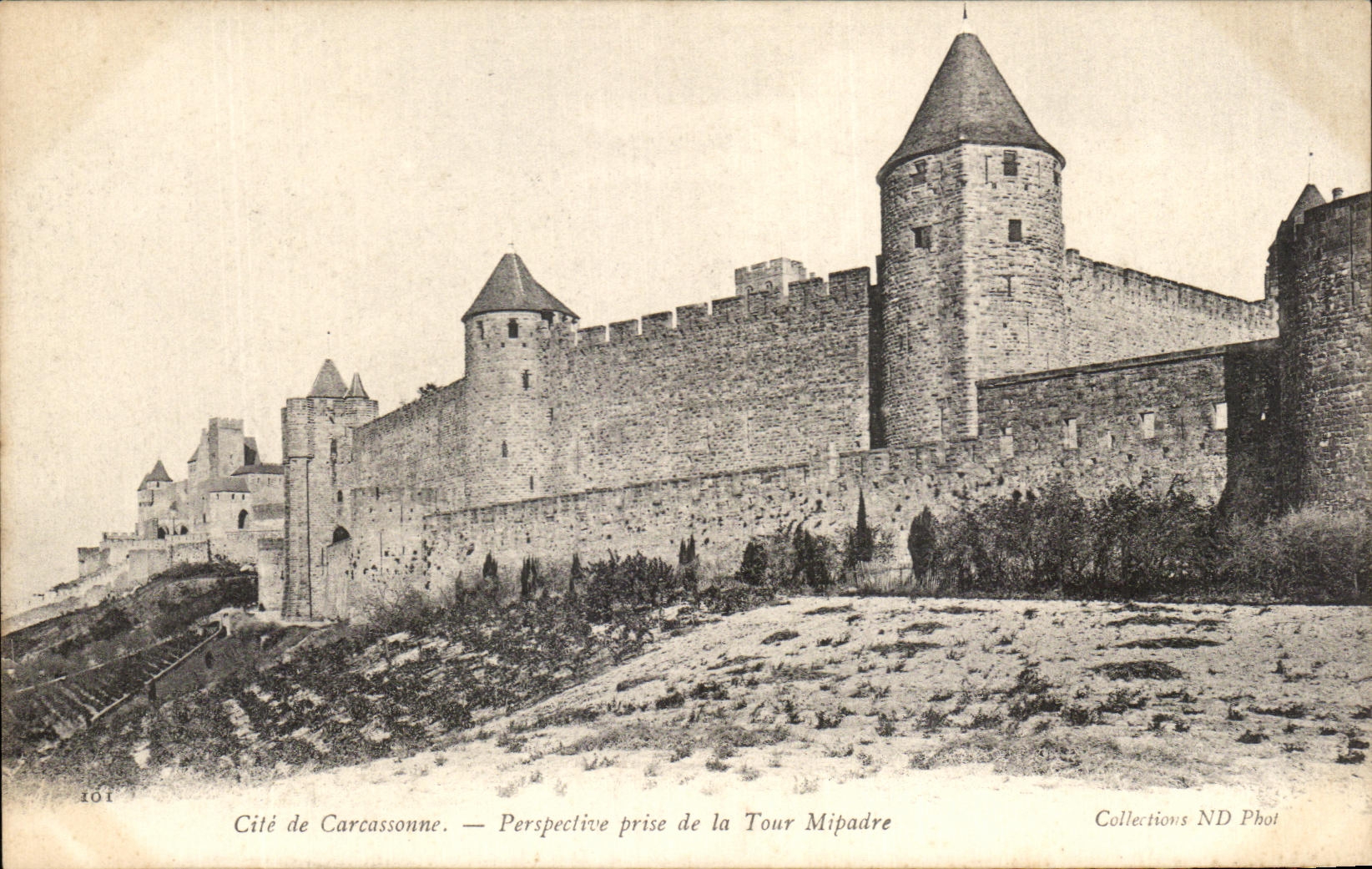 CPA Cite De Carcassonne Perspective prise de la Tour Mipadre