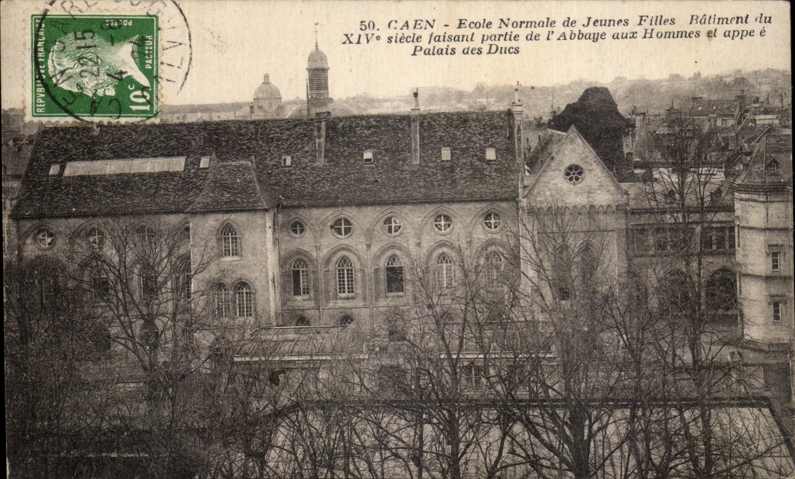 Caen — École Normale de Jeunes Filles — Bâtiment du XIVe siècle faisant partie de l'Abbaye aux Hommes et appelé Palais des Ducs
