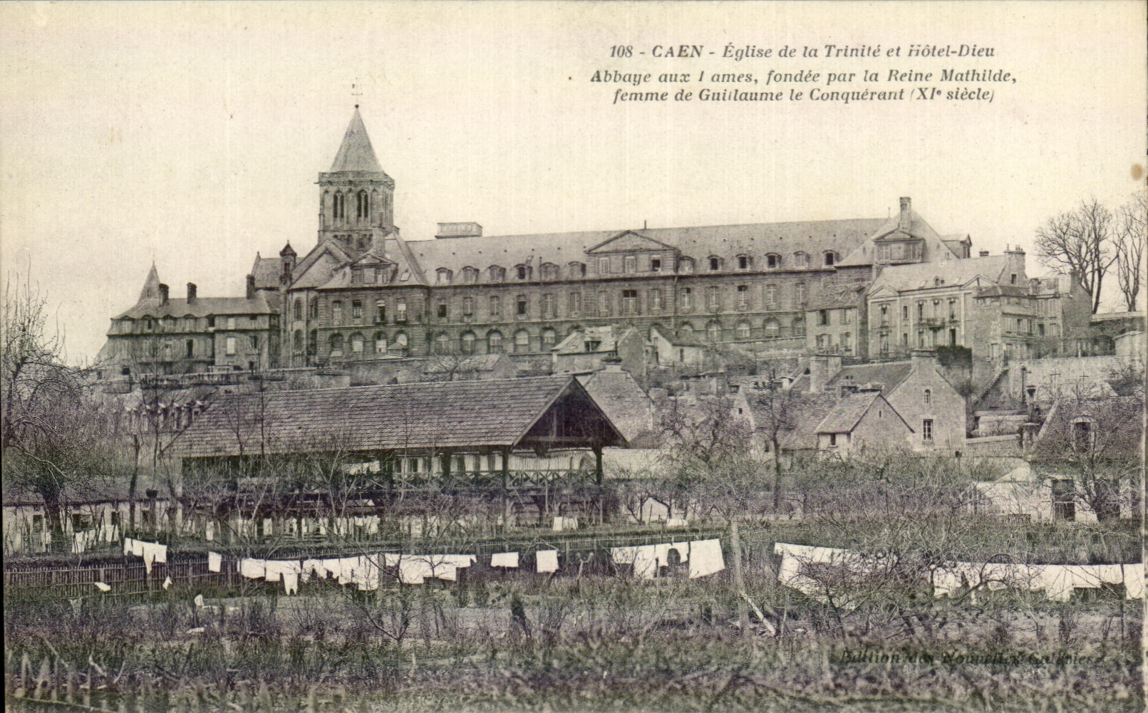 CPA Caen Eglise De La Trinite et Hotel Dieu Abbaye aux i ames