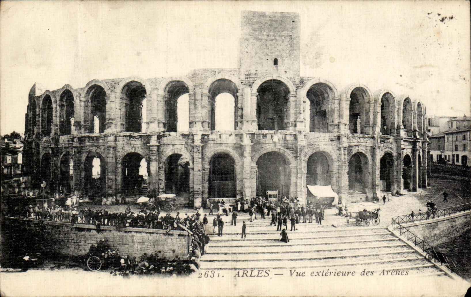 CPA Arles Vue Exterieure Des Arenes 