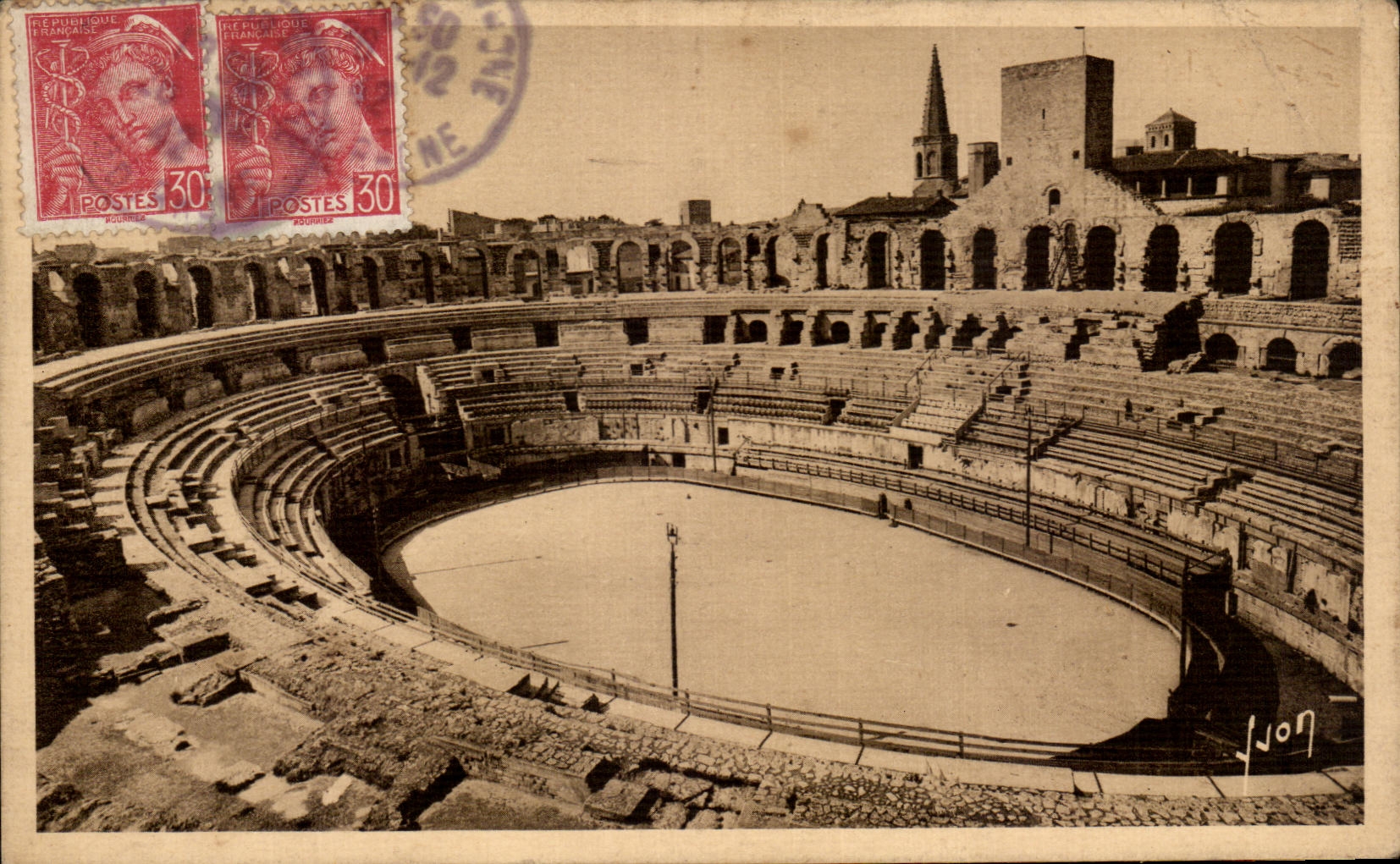 CPA Arles Vue Generale de L'interieur Des Arenes