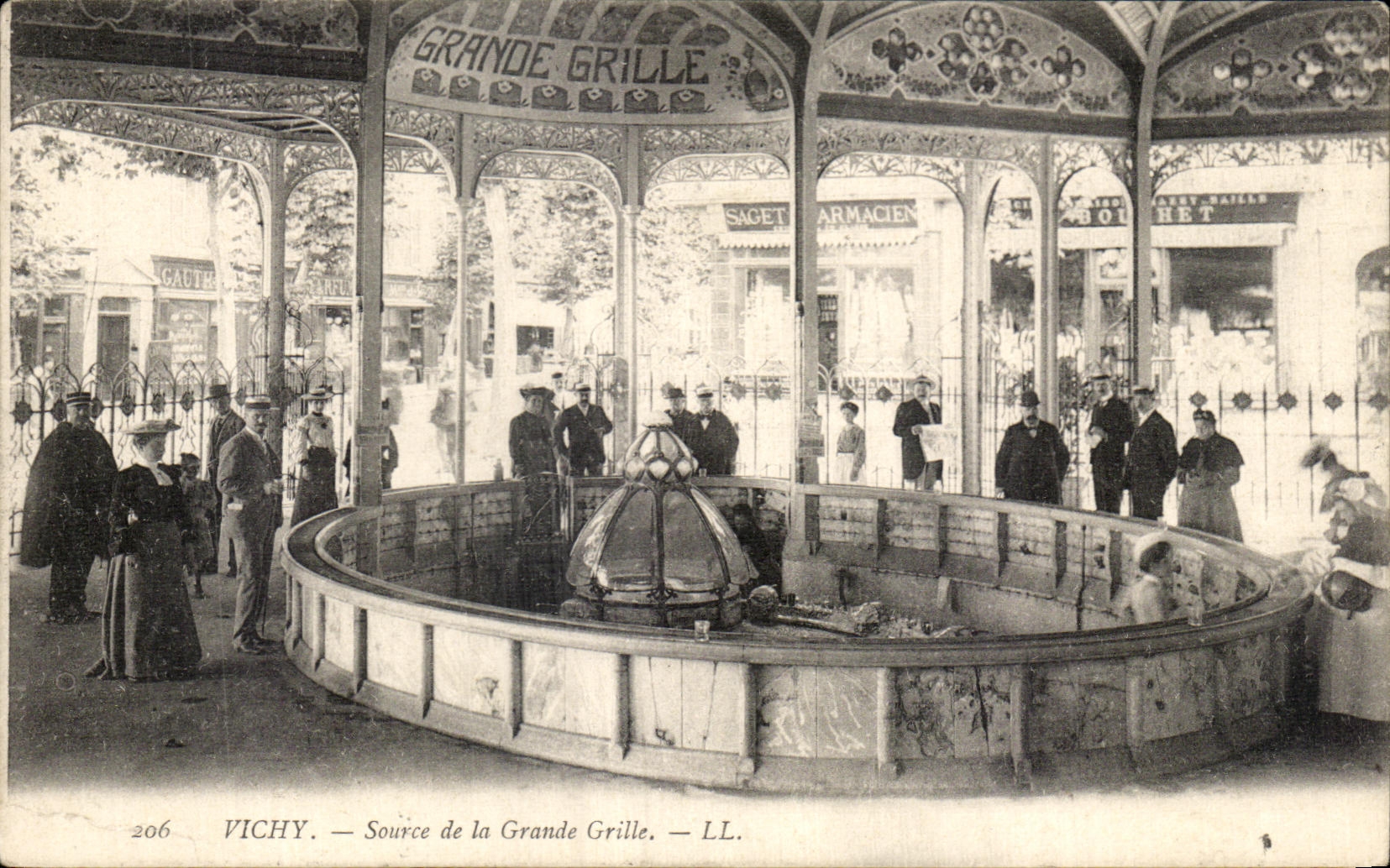 CPA Vichy Source De La Grande Grille