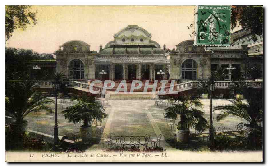 CPA Vichy La Facade Du Casino Vue Sur Le Parc