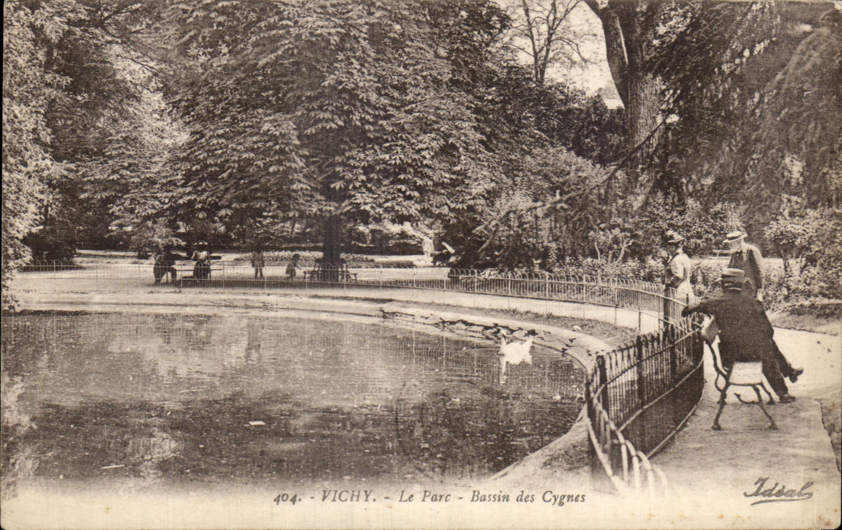 CPA Vichy La Parc Bassin Des Cygnes