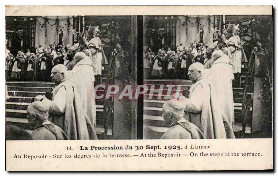CPA La Procession Du A Lisieux Au Reposoir Sur Les Degres De La Terrasse Septembre 1925
