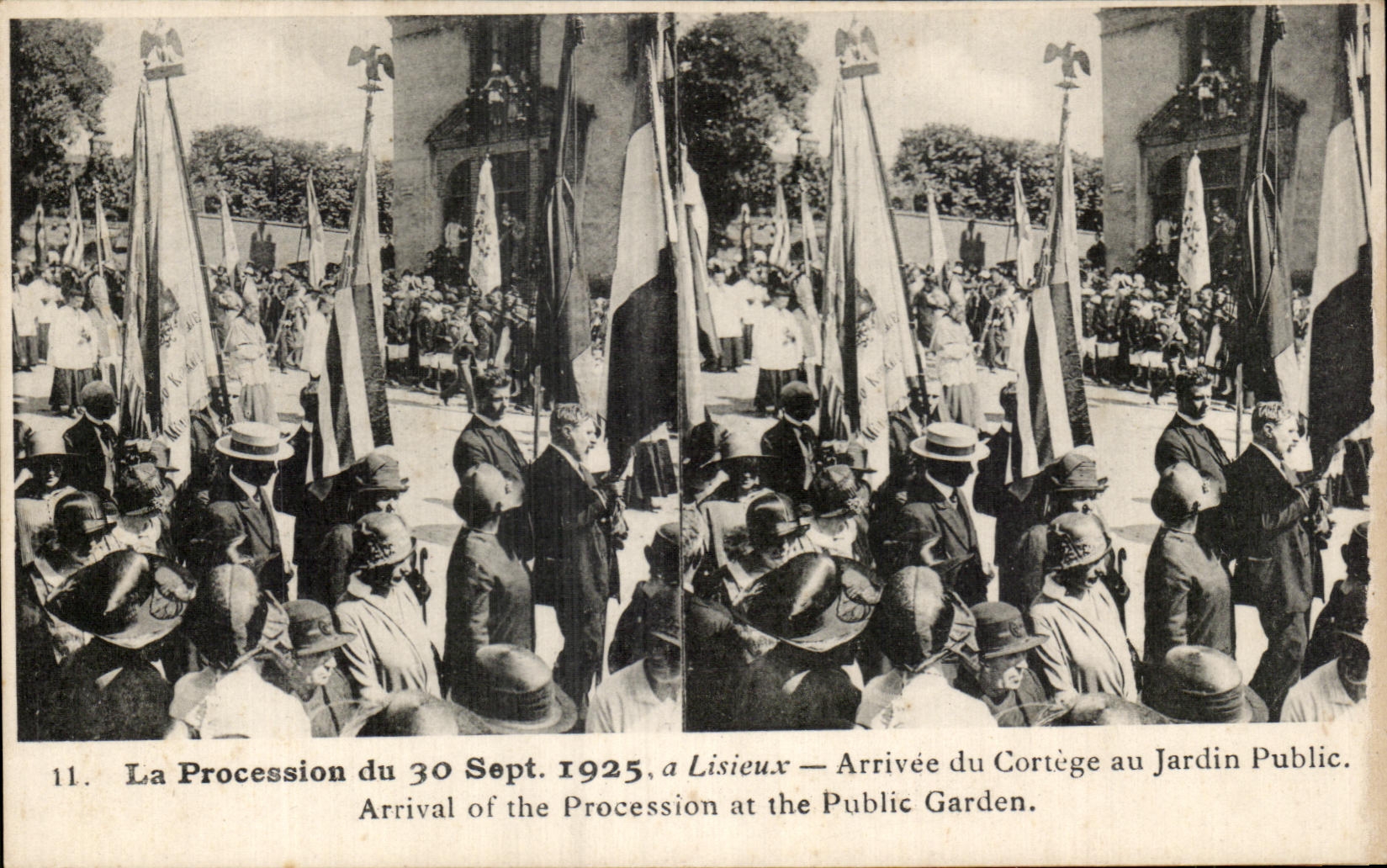 CPA La Procession Du A Lisieux Arrivee Du Cortege Au Jardin Public Septembre 1925