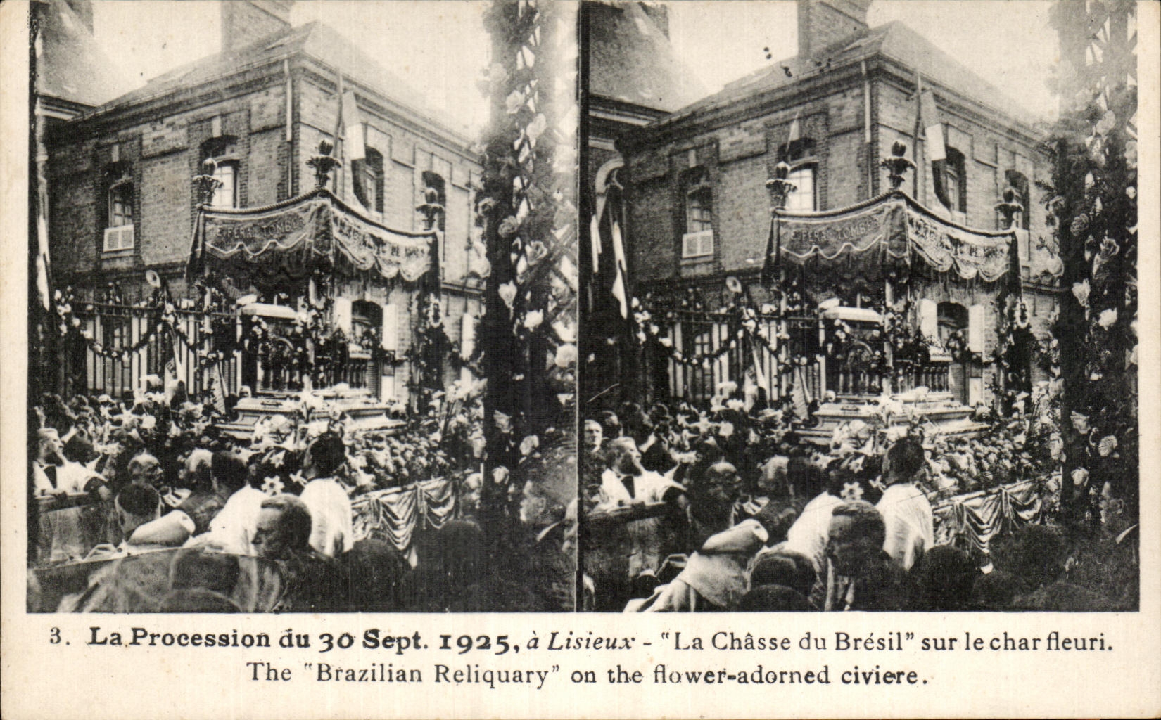 CPA La Procession du Lisieux la Chasse du Bresil sur le char fleuri 30 septembre 1925