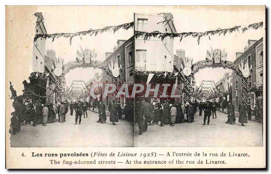 Les rues pavoisées (Fêtes de Lisieux 1925) — À l'entrée de la rue de Livarot
