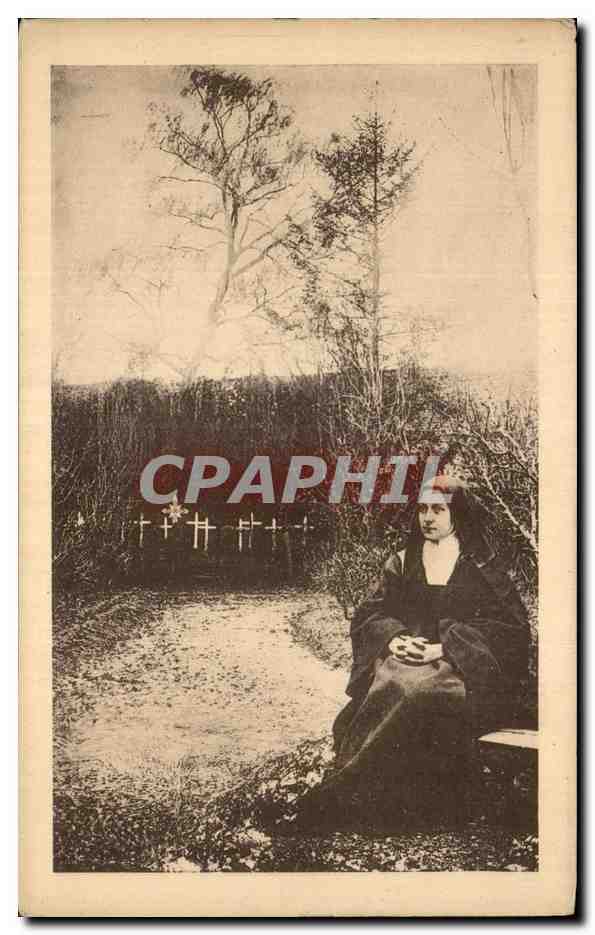 Ste-Thérèse de l'Enfant-Jésus — assise dans le jardin du Carmel — série 24