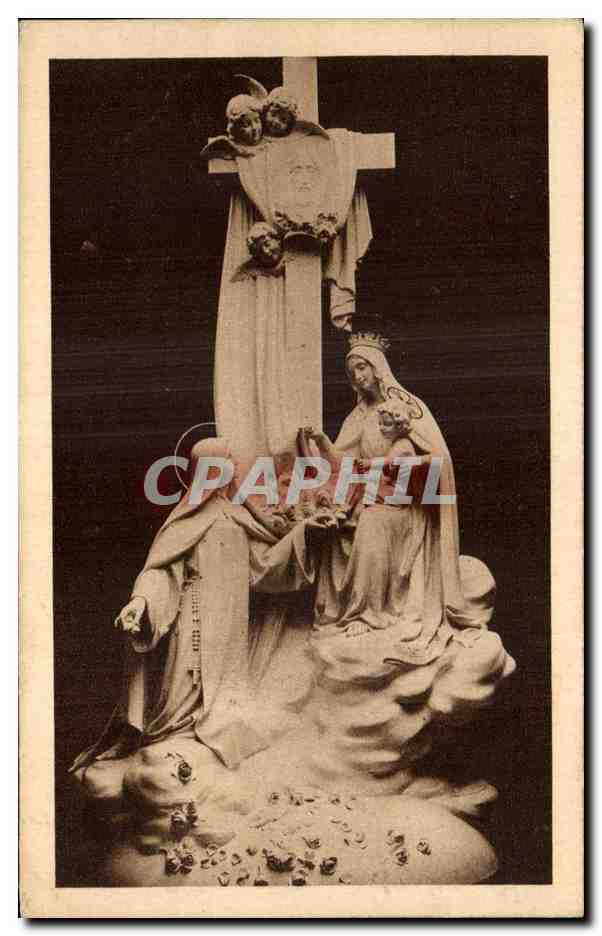 CPA Groupe sculpte dominant le Maitre Autel dans la Chapelle des Carmelites de Lisieux