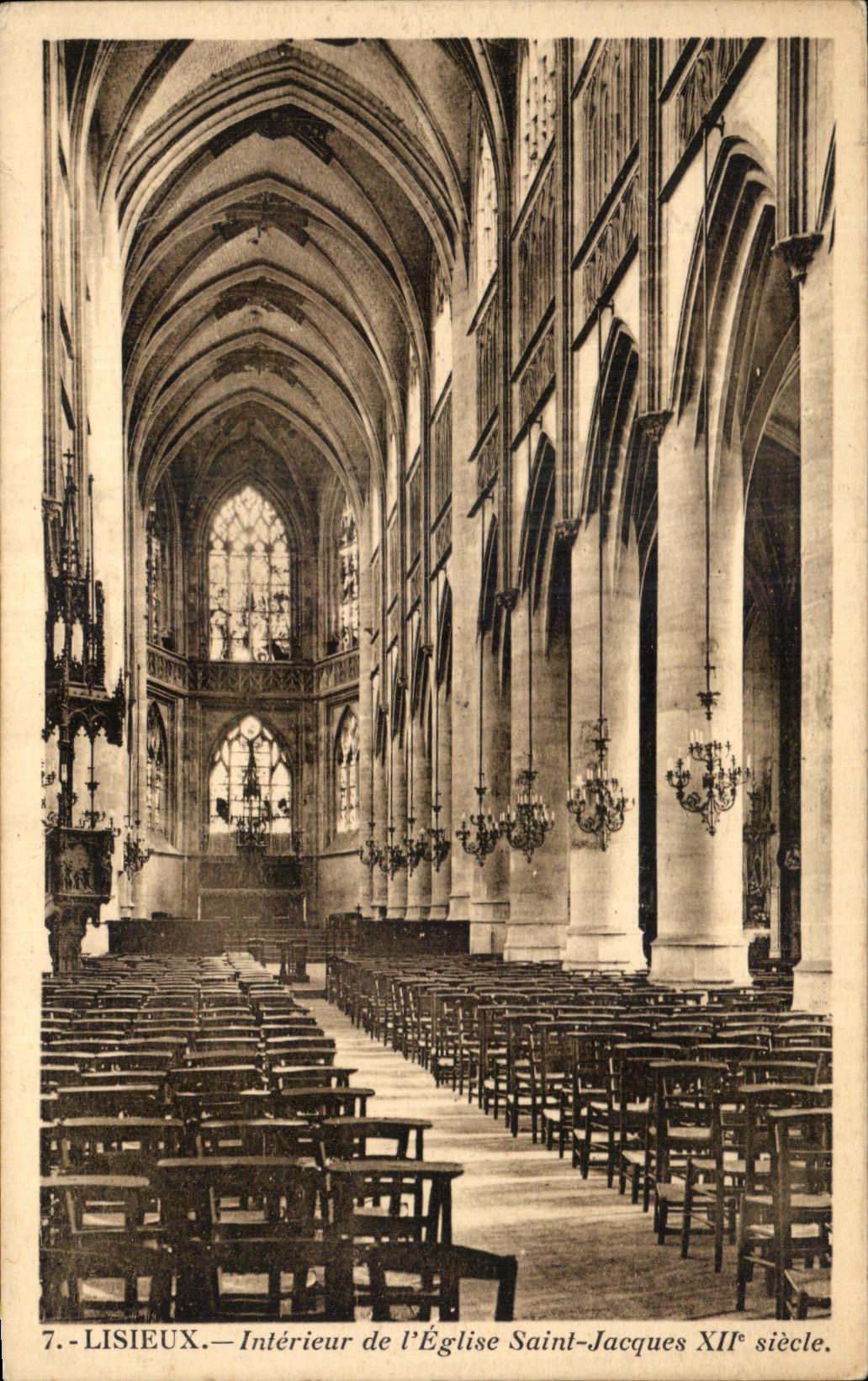 Lisieux — Innenansicht der Kirche Saint-Jacques aus dem 12. Jahrhundert — Koch photo, Lisieux