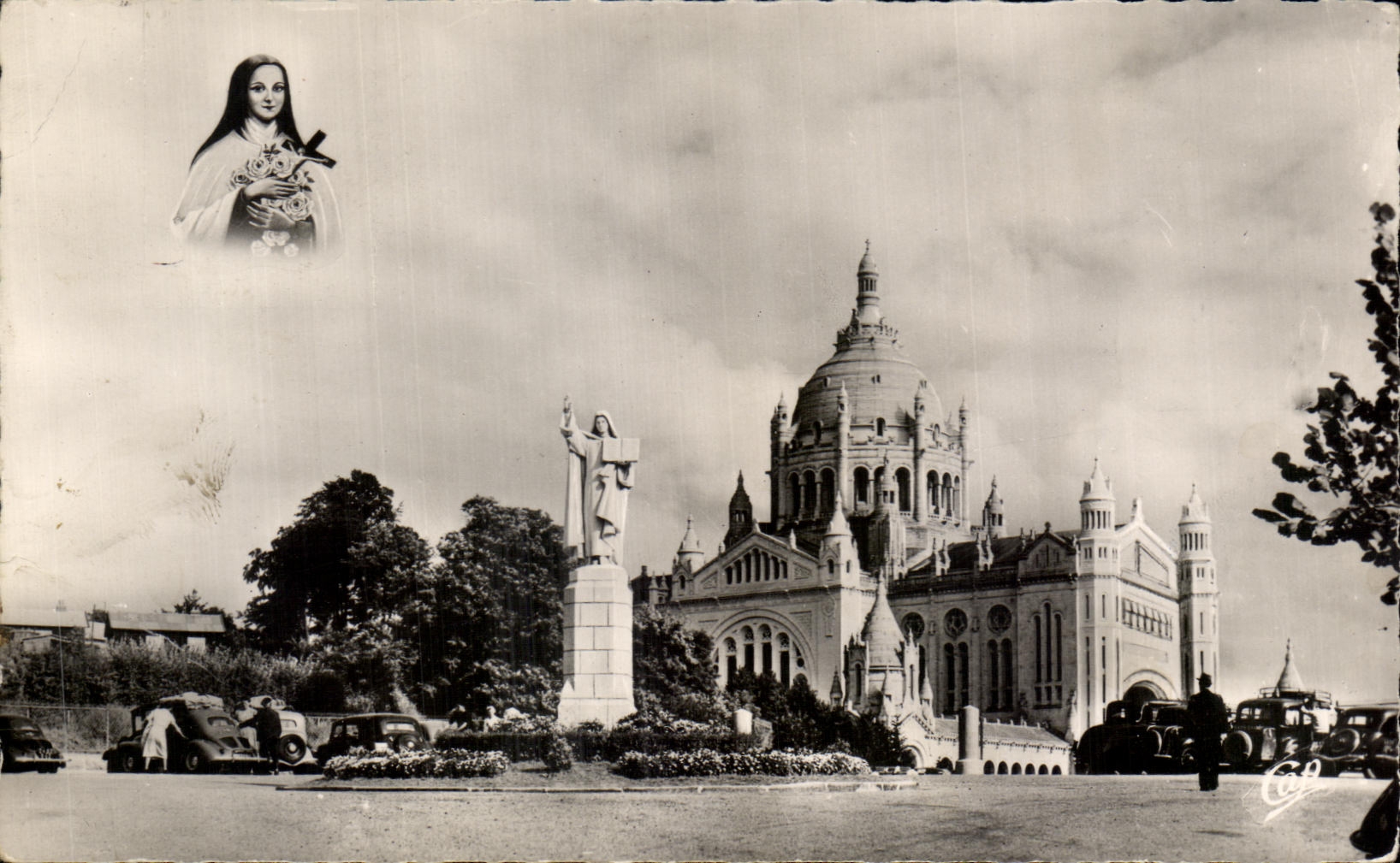 Basilique du Sacré-Cœur de Lisieux — vue avec statue de sainte Thérèse — éditeur CCB