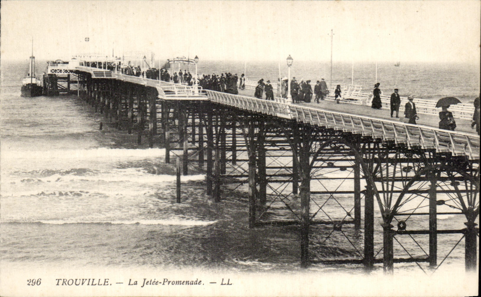 CPA Trouville La Jetee Promenade