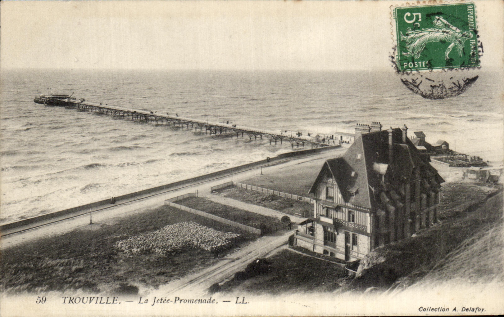 CPA Trouville La Jetee Promenade