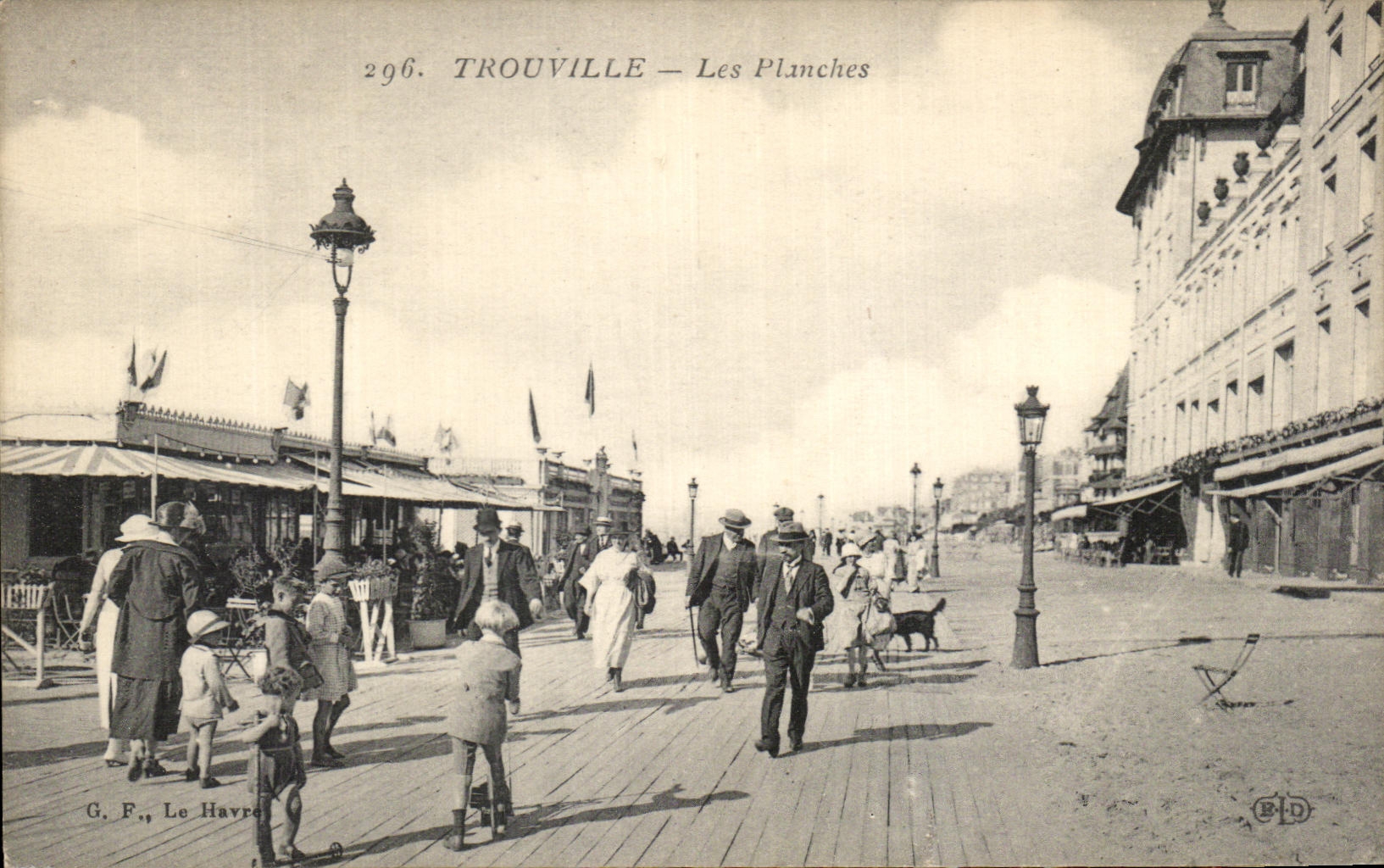 CPA Trouville Les Planches