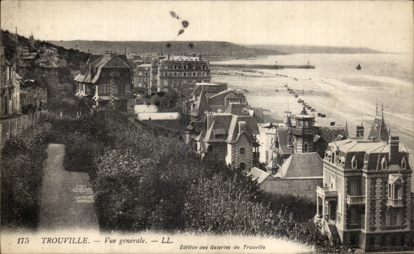 Trouville — Vue générale — Édition des Galeries de Trouville, n° 175