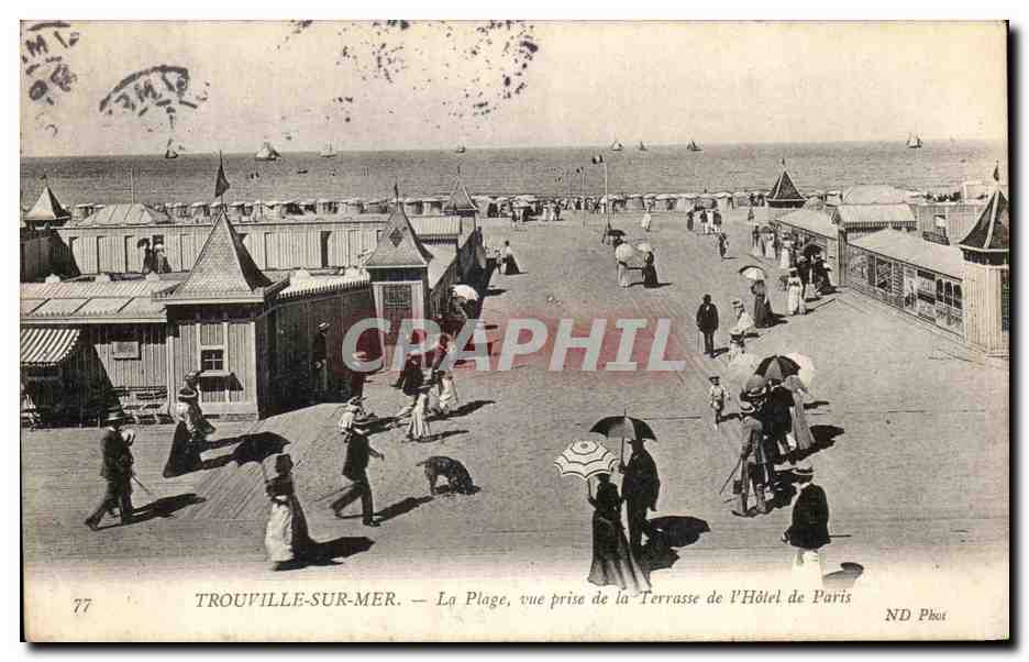 CPA Trouville Sur Mer La Plage vue prise de la terrasse de l'hotel de Paris 