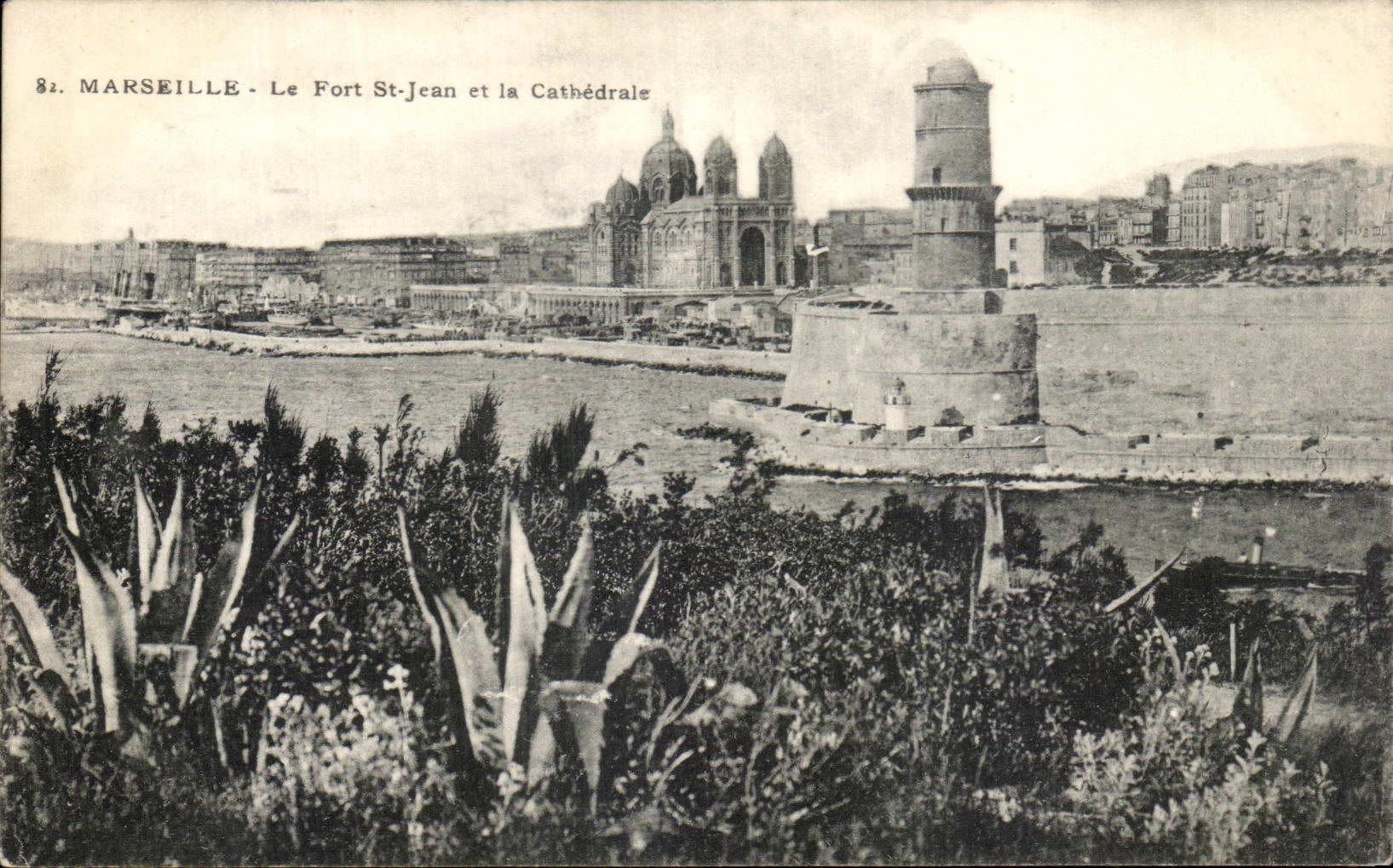 CPA Marseille Le Fort St Jean Et La Cathedrale