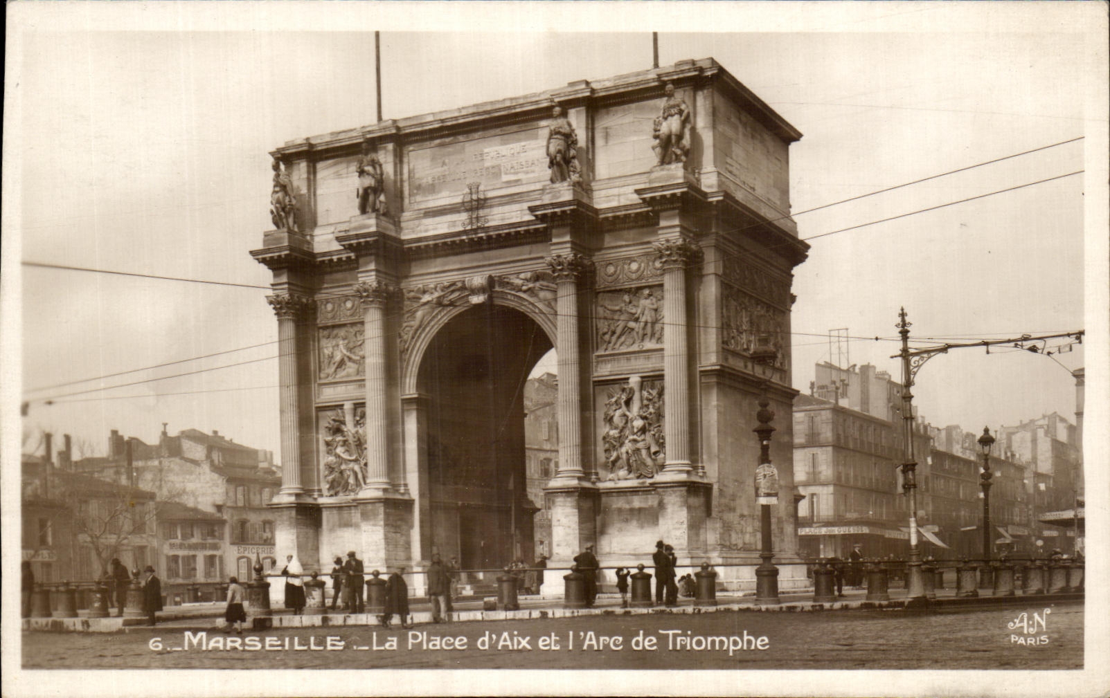 CPA Marseille La Place d'Aix et l'Arc de Triomphe